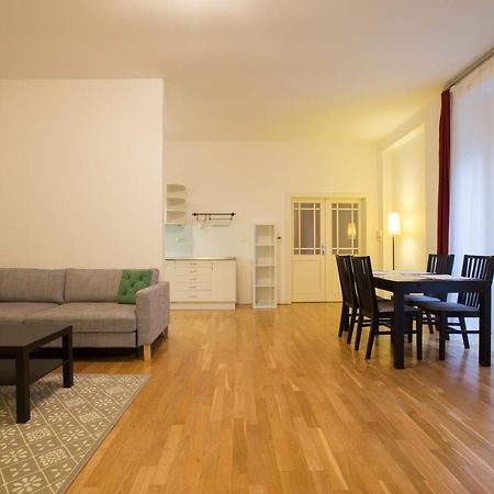 Elegant Apartment With Free Garage In The Center Of Praha Bagian luar foto