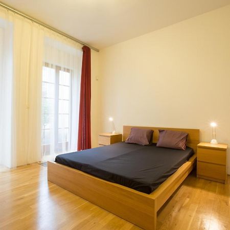 Elegant Apartment With Free Garage In The Center Of Praha Bagian luar foto