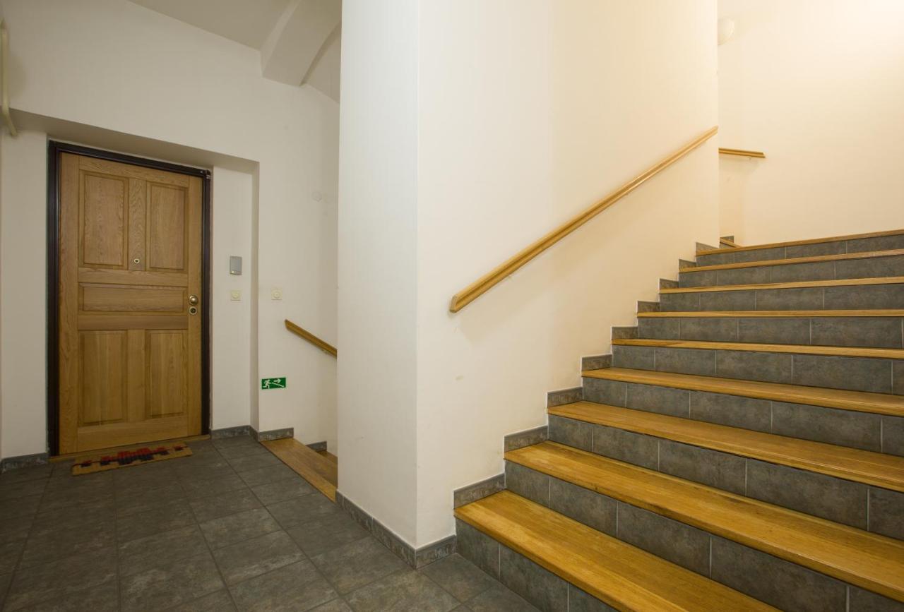 Elegant Apartment With Free Garage In The Center Of Praha Bagian luar foto