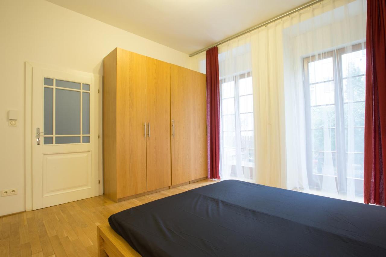 Elegant Apartment With Free Garage In The Center Of Praha Bagian luar foto